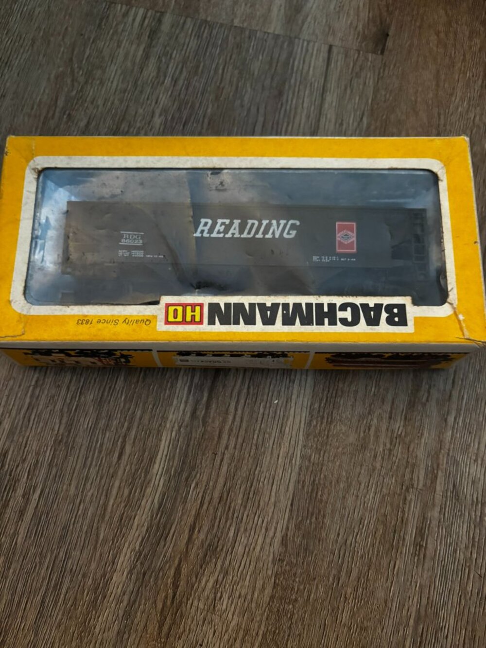 Bachmann HO 41' Quad Offset Hopper Reading 1023 Railroad Train display w/box